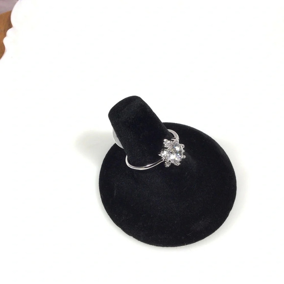 Beautiful Cubic Zirconia Silver Fashion Ring - Size 9 - Picture 2 of 7